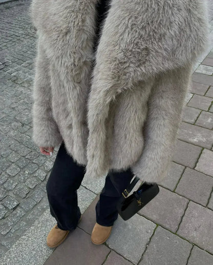 CLEO | Faux fur jas van hét moment